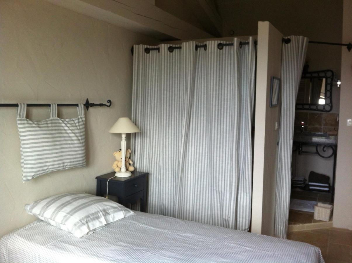 Oustau De Piera Bed and Breakfast Gordes Eksteriør billede